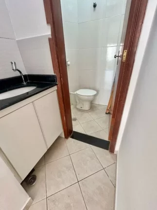 Imagem Apartamento aconchegante com 2 quartos, 2 suítes e localização estratégica, a 200 metros da praia, á venda na Imobiliaria Consulte Imoveis.