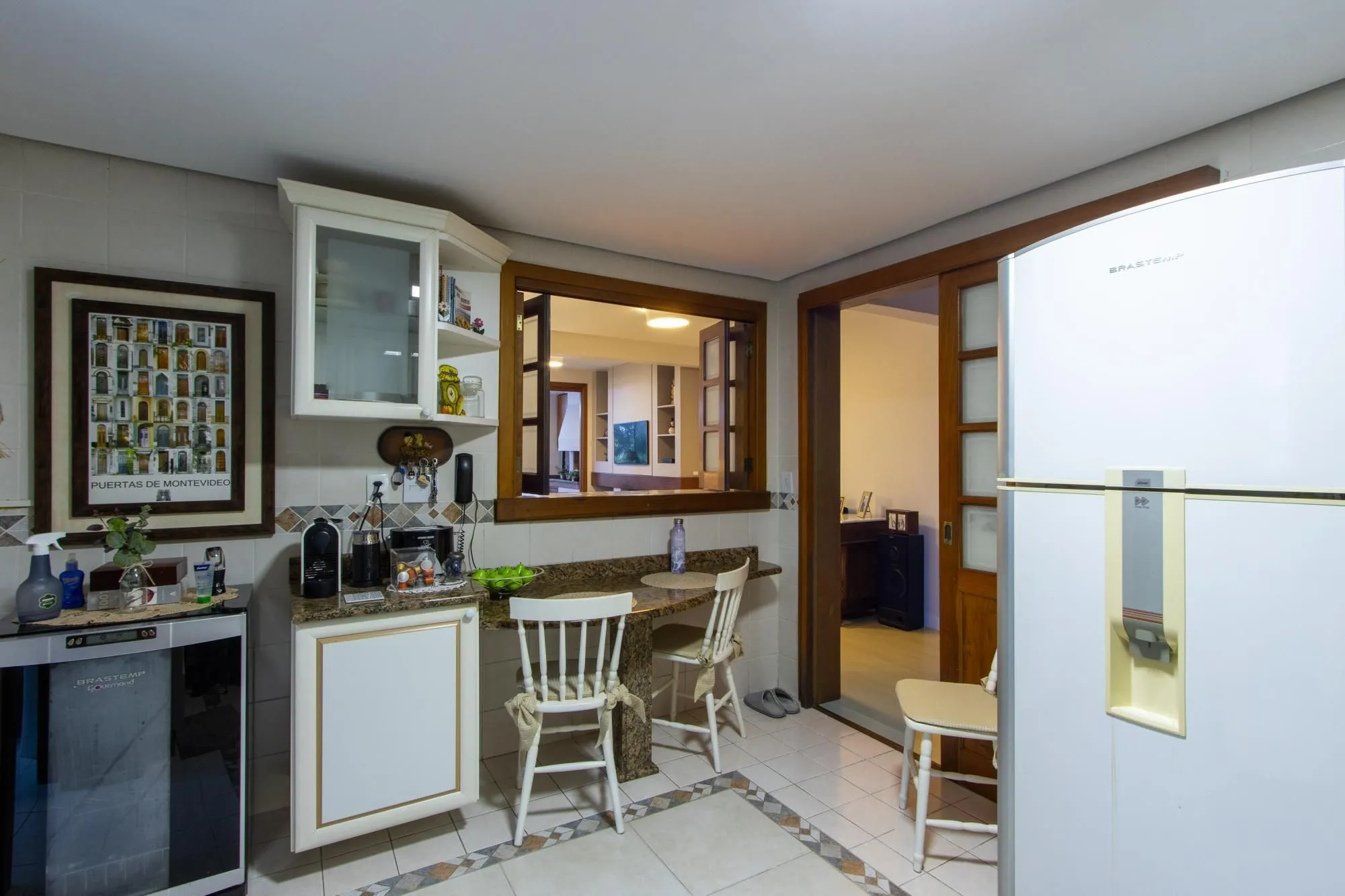 Imagem Apartamento de 4 dormitórios, 1 suíte e 2 vagas escrituradas - Bairro Ipanema.
