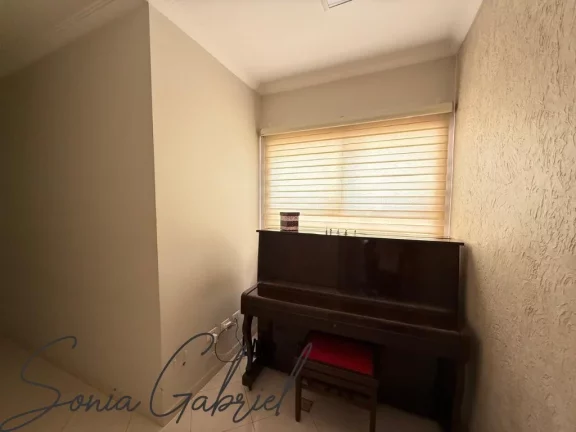 Imagem Espetacular Casa em Condomínio à Venda em Vinhedo-SP - Condomínio Marambaia - 4 Quartos, 2 Suítes, 3 Salas, 5 Banheiros, 4 Vagas de Garagem, 530,14 m².