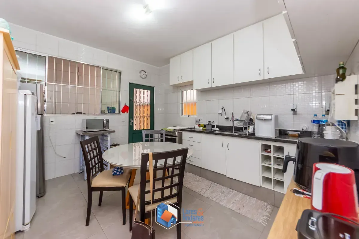 Imagem Casa para venda em Parque da Lapa com 4 quartos, sendo 1 suíte, 190m²