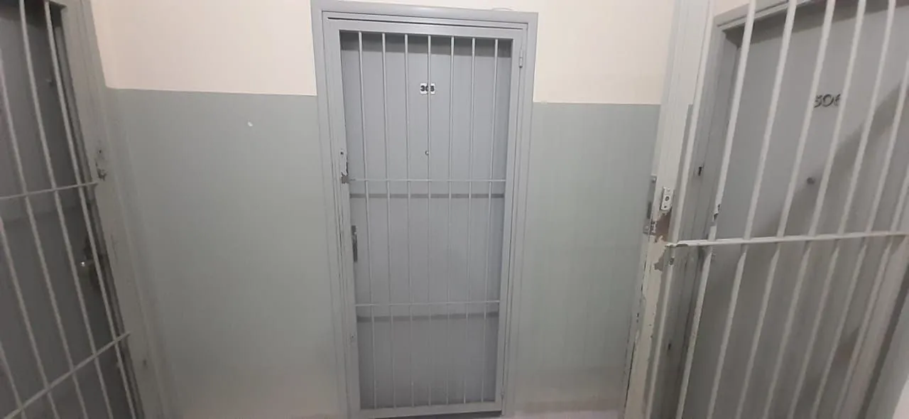 Imagem SALA COMERCIAL À VENDA - EM FRENTE AO SHOPPING LINDÓIA