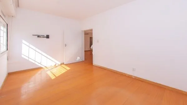 Imagem Vende-se apartamento com 3 quartos (1 suíte), 97 m² e 1 vaga - Bom Fim