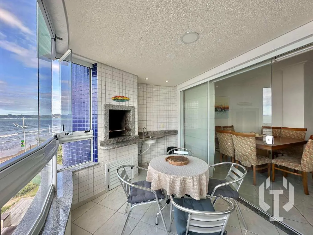 Imagem APARTAMENTO FRENTE MAR COM 03 DORMITÓRIOS PRONTO PARA MORAR - PÉ NA AREIA