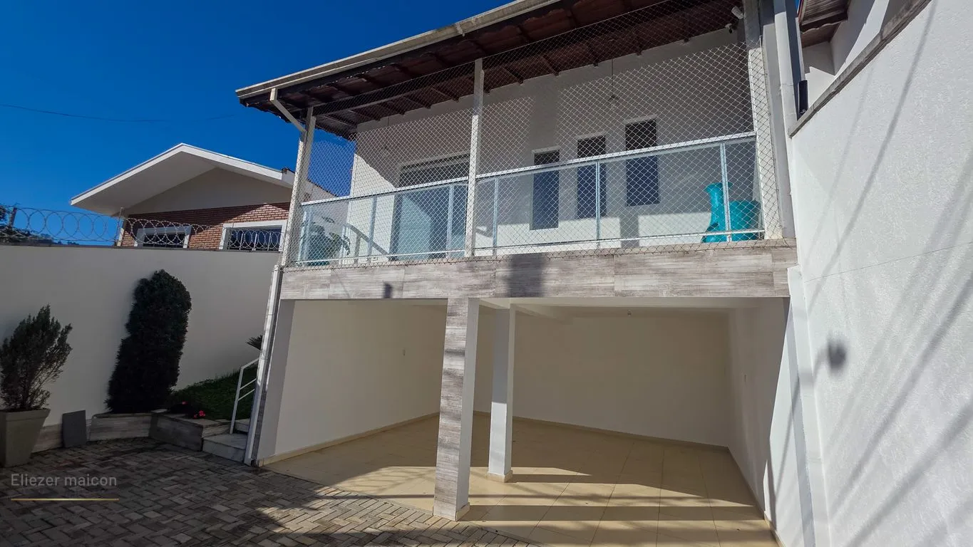 Imagem Casa com piscina, área gourmet a venda próximo ao centro de Poços de Caldas - MG