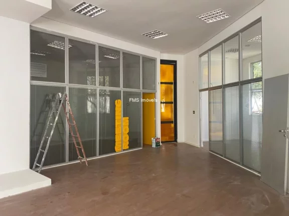 Imagem Galpão com 1400m² para locação em Mogi das Cruzes.