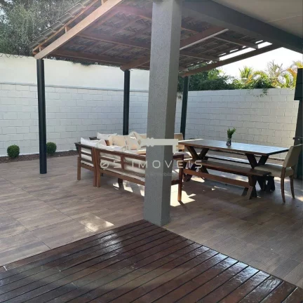 Imagem Casa à venda na Granja Viana – 3 suítes, espaço gourmet e 6 vagas !