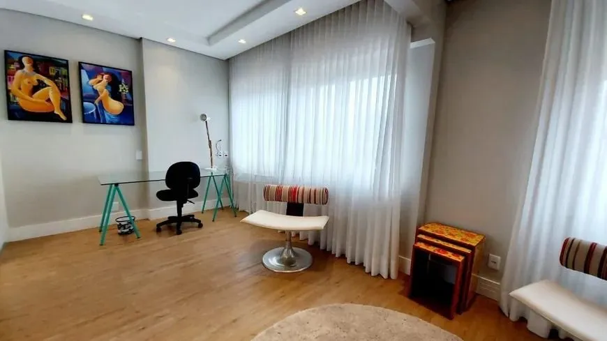 Imagem Cobertura 3 quartos, 235² privativos, com piscina, no Moinhos de Vento