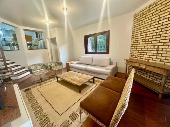 Imagem Ótima casa com 4 Suítes, Piscina e Vista para o Mar no Centro de Florianópolis Localizada no cent...