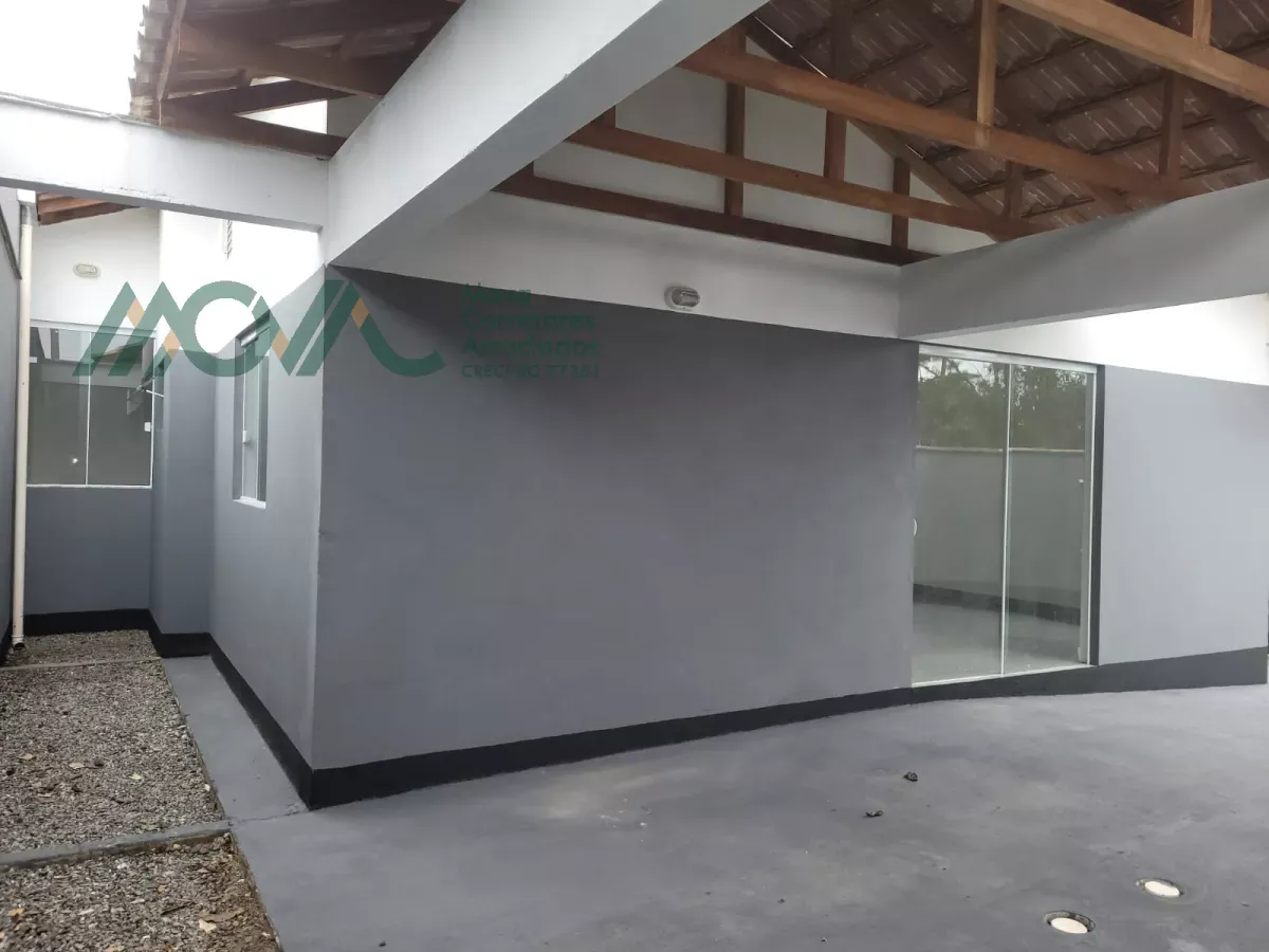 Imagem Casa de esquina, localizada no Balneário Farol do Itapoá II, com área construída de aproximadame...