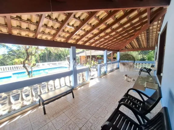 Imagem Linda chácara com total privacidade em meio à natureza!
Casa com 3 suítes (2 com closet), sala í...