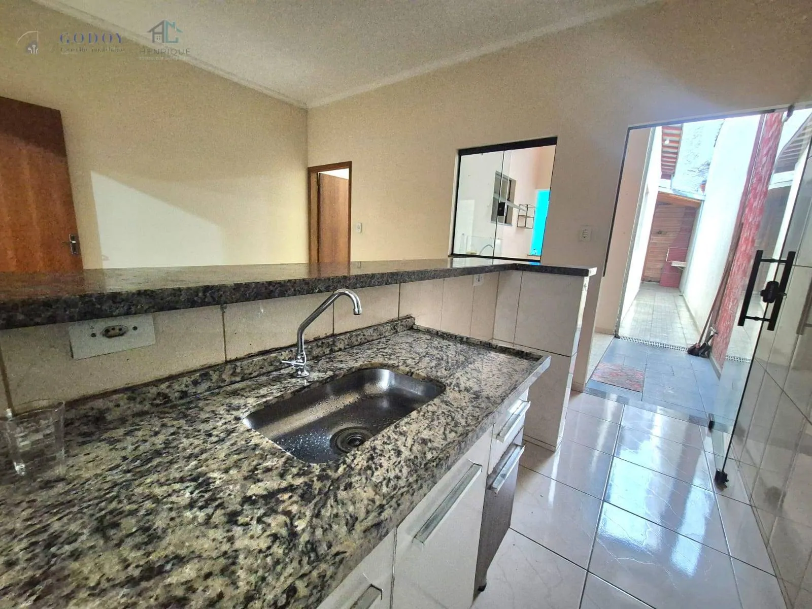 Imagem Excelente Casa no Mombaça com Suíte