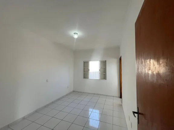 Imagem Linda casa de esquina no Jd. São Miguel