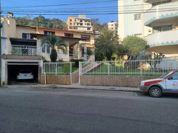 Imagem Casa para Venda em Concórdia, Centro, 2 dormitórios, 2 suítes, 5 banheiros