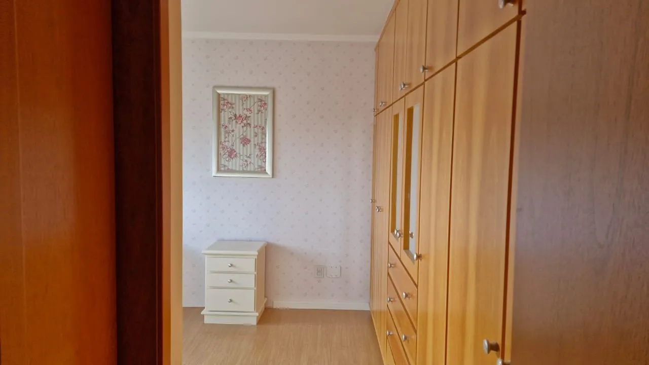 Imagem Apartamento no Menino Deus impecável, 2 dormitórios 1 suíte, 3 banheiros, 1 garagem