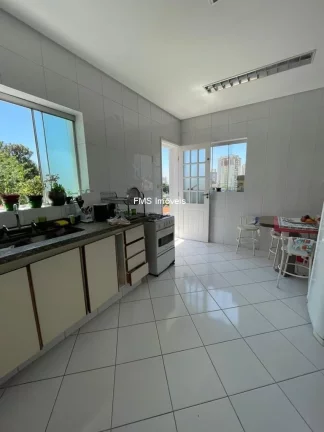 Imagem Imóvel de Luxo na Vila Mariana: Casa com 5 Quartos, 2 Suítes e 220m² em São Paulo-SP