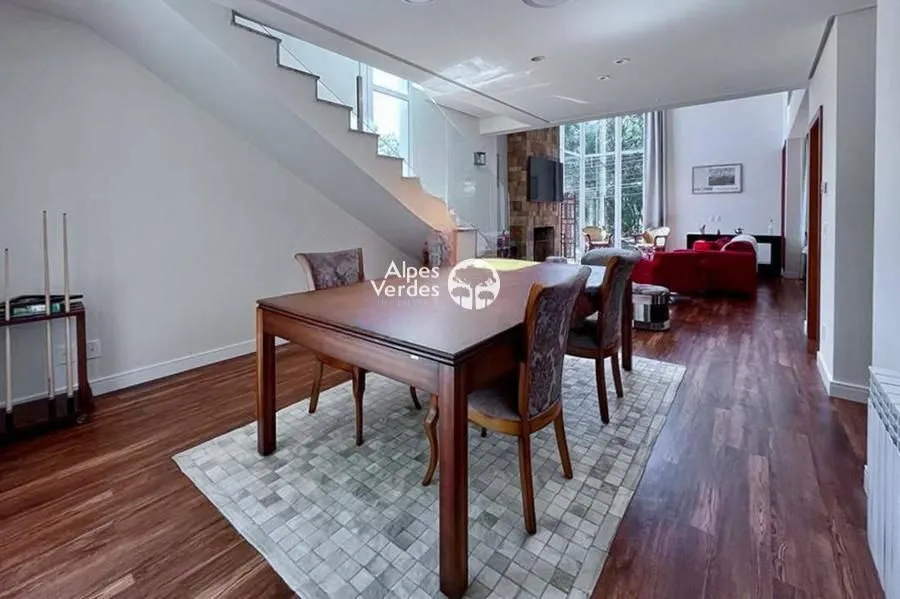 Imagem Vende-se Casa em Condominio com 3 suites a 5 minutos da Rua Coberta