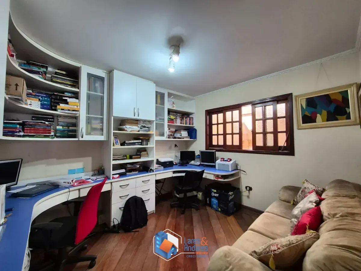 Imagem Casa para venda em Parque São Domingos com 3 quartos, sendo 1 suíte, 313m²