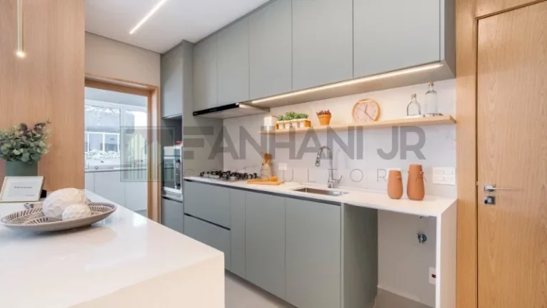 Imagem Venha se encantar com este apartamento de 130m² totalmente reformado, localizado no coração da Vila Nova Conceição. Com 2 quartos, sendo 1 suíte, es