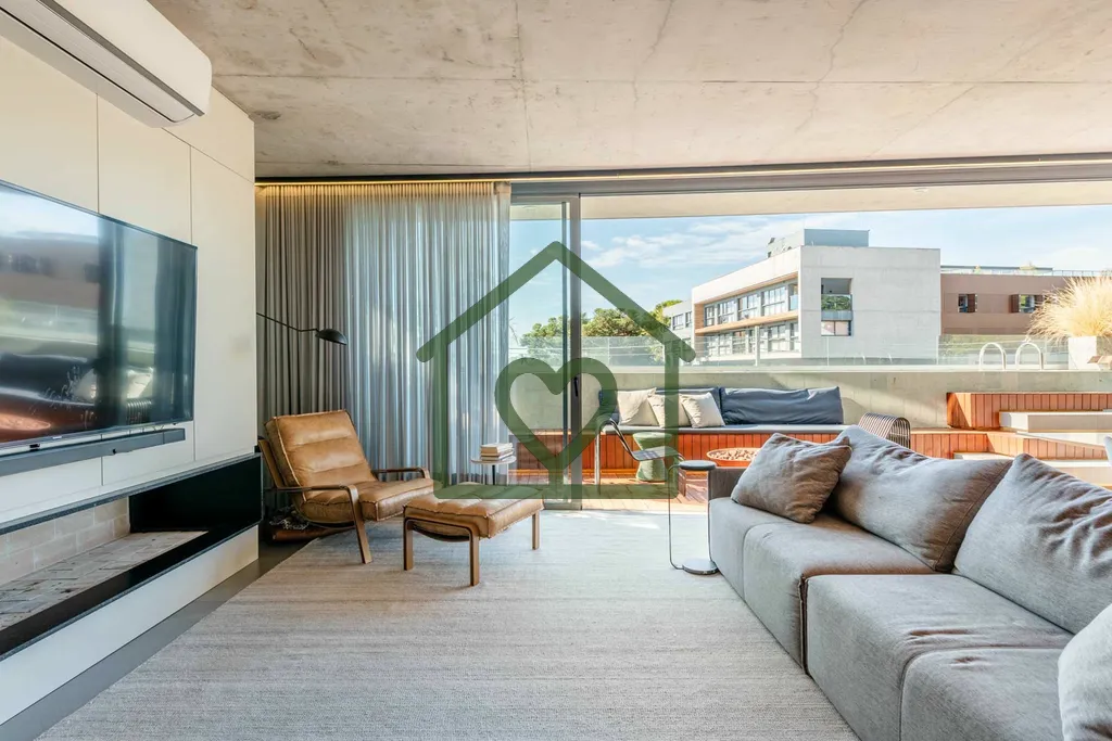 Imagem Viva com sofisticação em um dos bairros mais nobres de Porto Alegre. Este apartamento garden de 20...