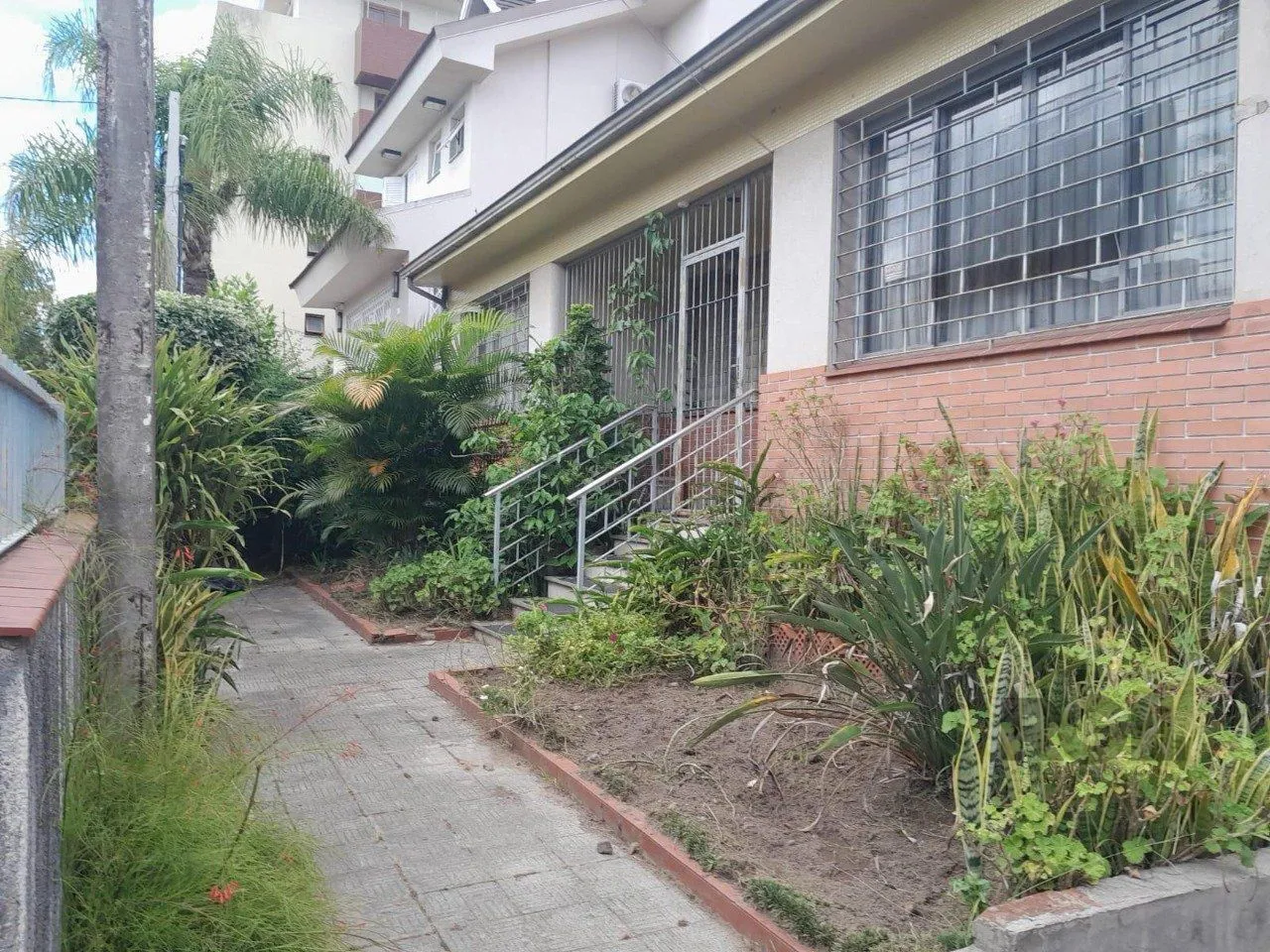 Imagem Casa de 5vquartos e 3 vagas de garagem no bairro Santana em Porto Alegre