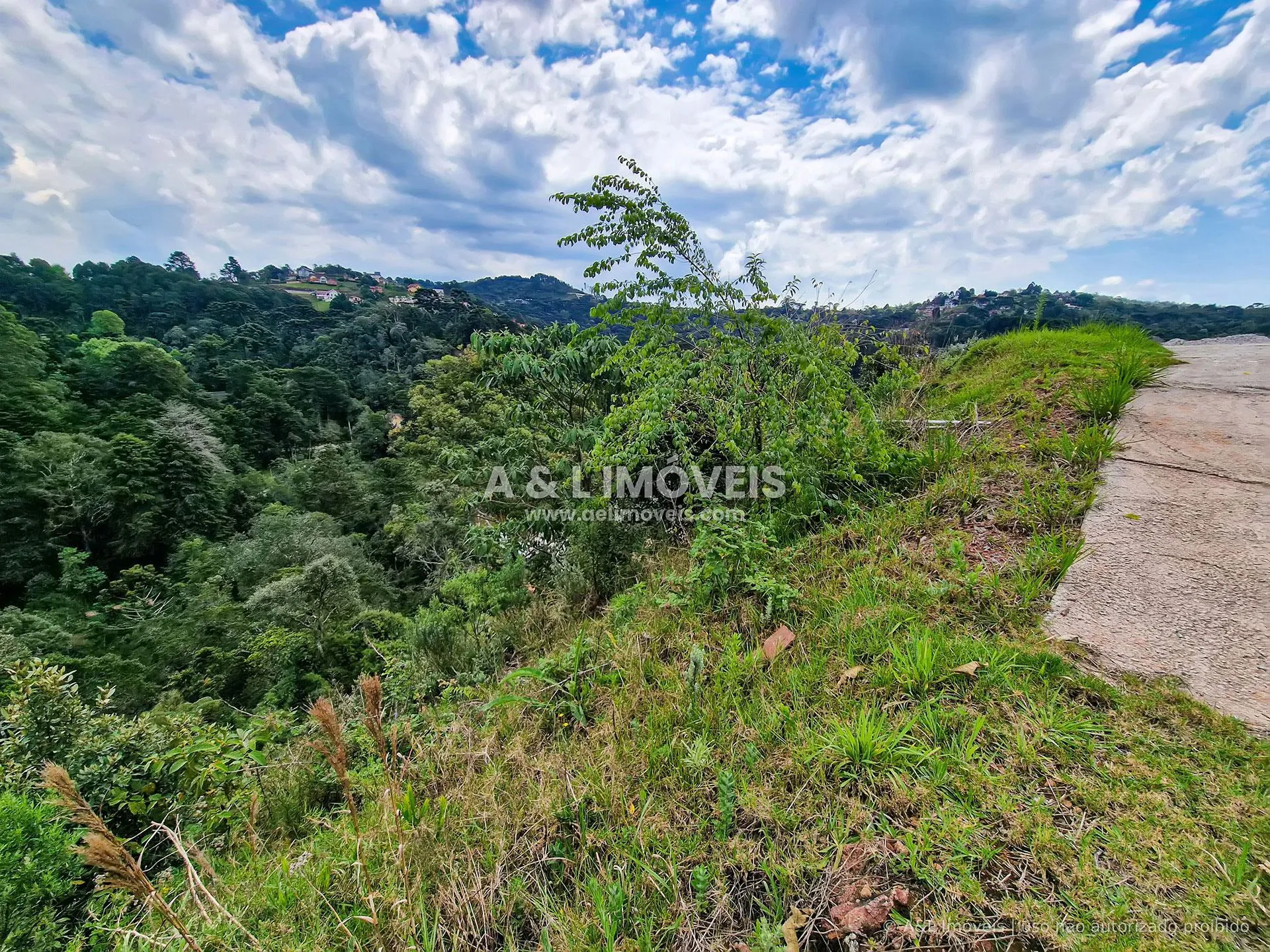 Imagem Terreno no Quintas do Atalaia | Vista para o vale e projeto aprovado