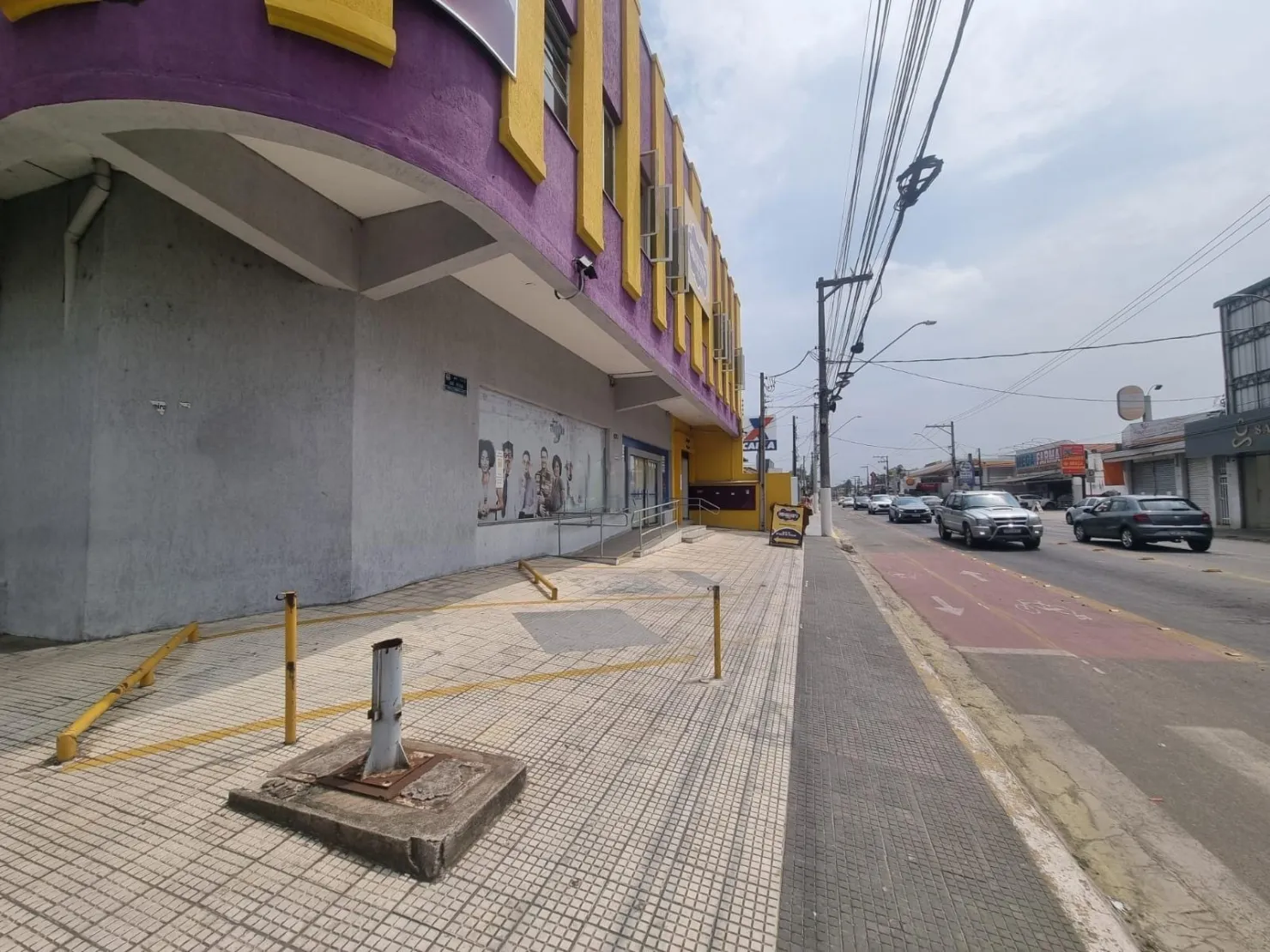 Imagem Ponto Comercial de Esquina com 360m², Grande Visibilidade, 3 Banheiros, Cozinha e Estacionamento Privativo