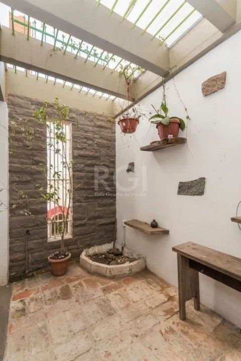 Imagem Casa para Venda - 247m², 4 dormitórios, sendo 1 suites, 5 vagas - Glória