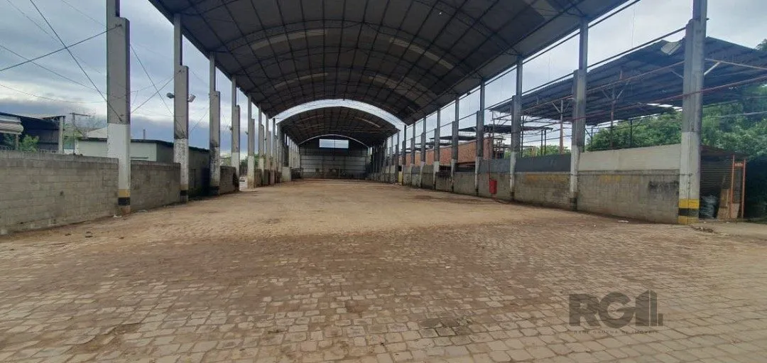 Imagem Prédio comercial com área total de 5.000 m² na rua Frederico Mentz, bairro Navegantes.
