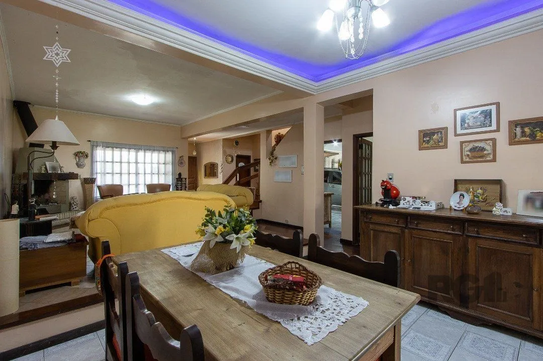 Imagem Casa para Venda - 300m², 3 dormitórios, sendo 1 suites, 4 vagas - Nonoai