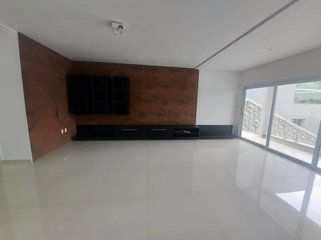 Imagem Casa Sobrado de 489m² de Terreno Localizado no Jardim Residencial Village Vert!
