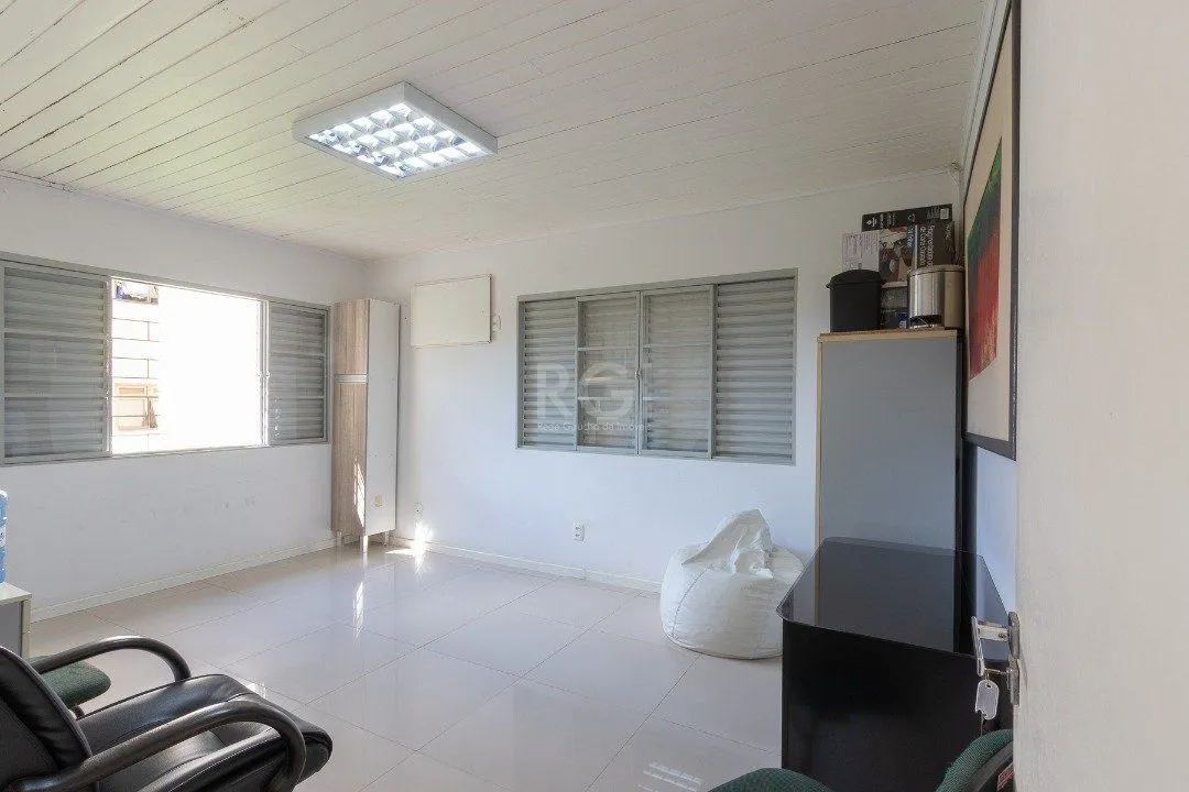 Imagem Casa para Venda - 199.62m², 5 dormitórios, 15 vagas - Tristeza