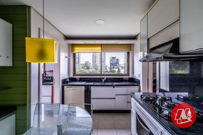Imagem No bairro Petrópolis , 220 m², 3 suites, 4 vagas e infraestrutura.