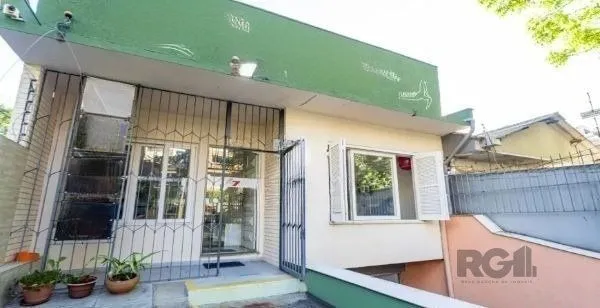 Imagem Casa no bairro Petrópolis de 3 dormitórios e 4 vagas