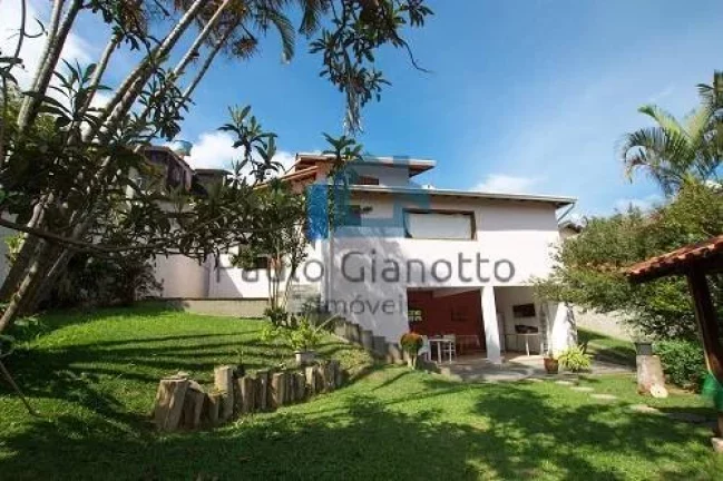 Imagem Casa estilo chácara c/ galpão próxima ao Centro de Cotia