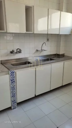 Imagem Apartamento amplo e bem localizado com quatro quartos a venda na Barra