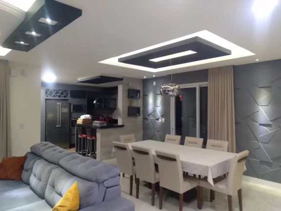 Imagem Casa de Alto Padrão em Garopaba-SC: 3 Dorms, Piscina, 275m², Próx. ao Centro e Praias