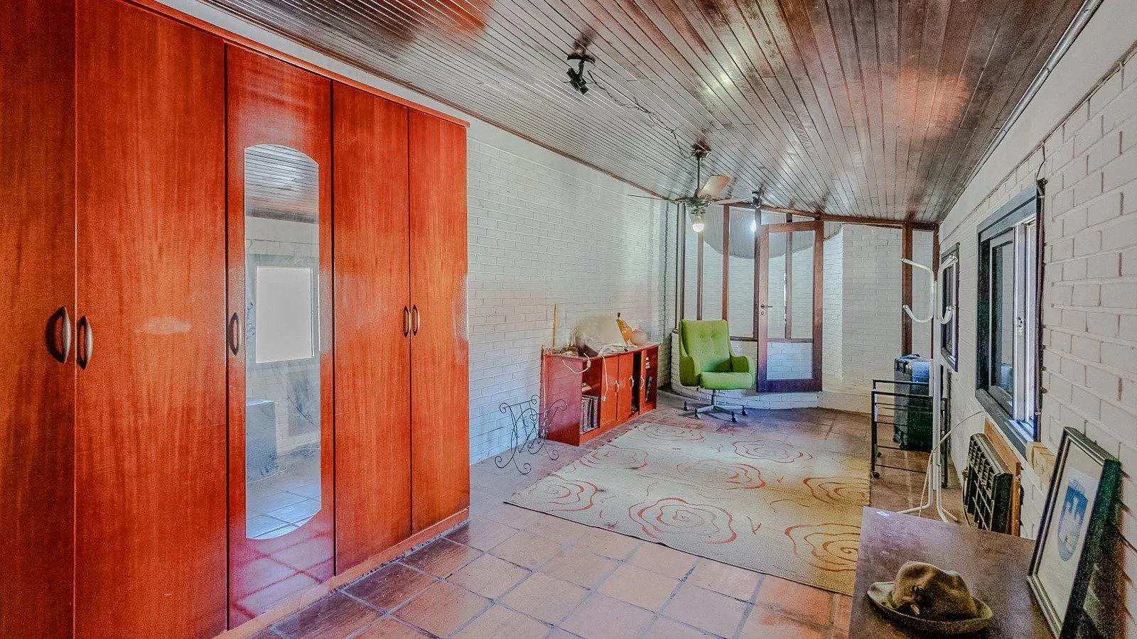 Imagem Excelente casa de 308 m² com 4 suítes e 4 vagas de garagem.