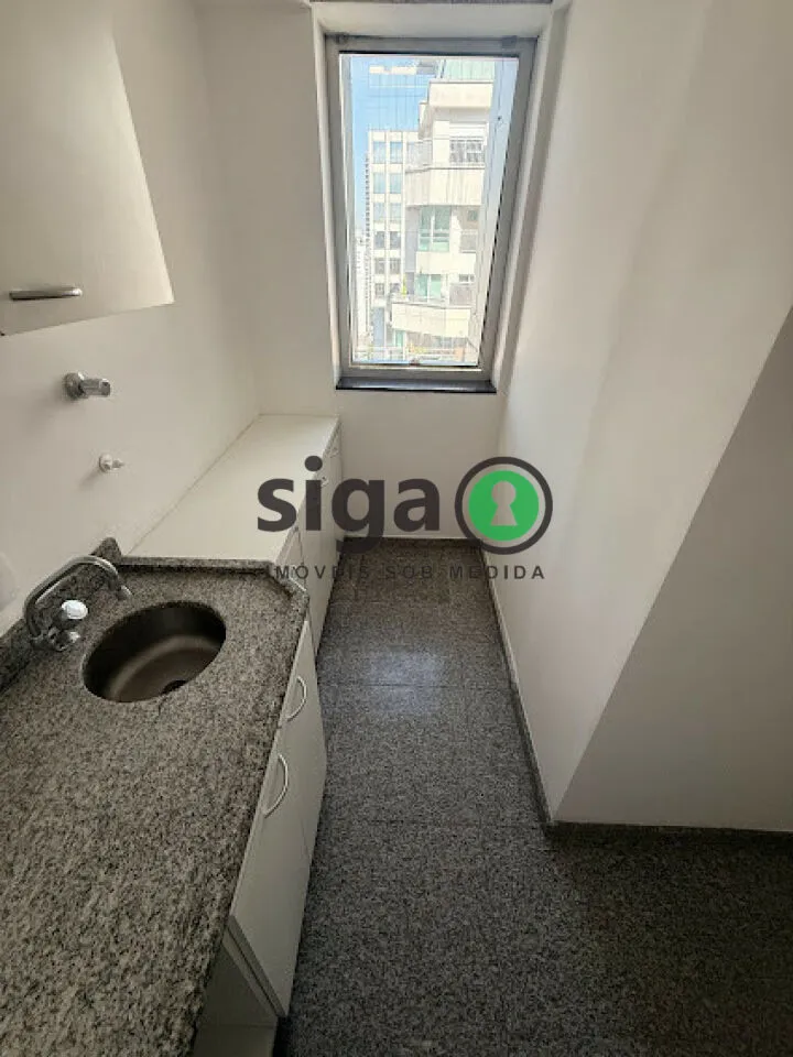 Imagem Sala Comercial de 212m² com 8 Vagas no Edifício Francisco Mellão.