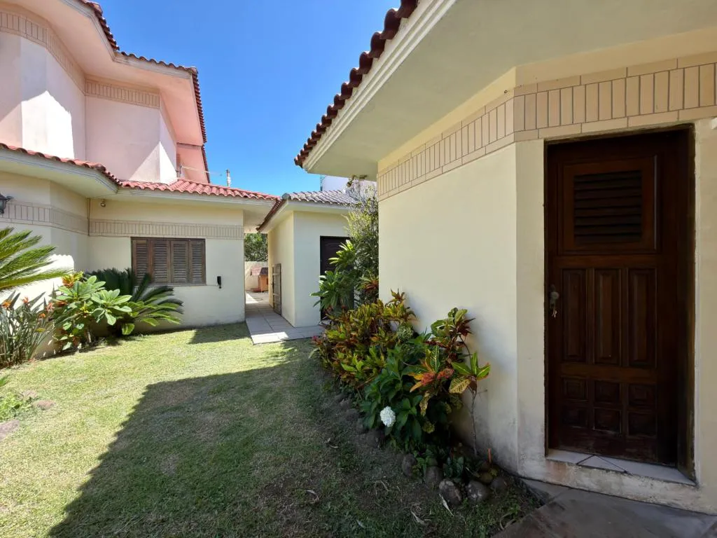 Imagem Sobrado 4 Dormitórios - Bairro Zona Norte