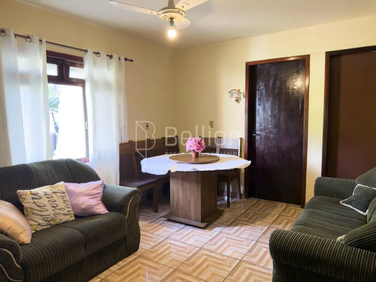 Imagem Casa com 4 Quartos e Terreno de 360m² no bairro do Sol em Indaial com fácil acesso para Blumenau!
