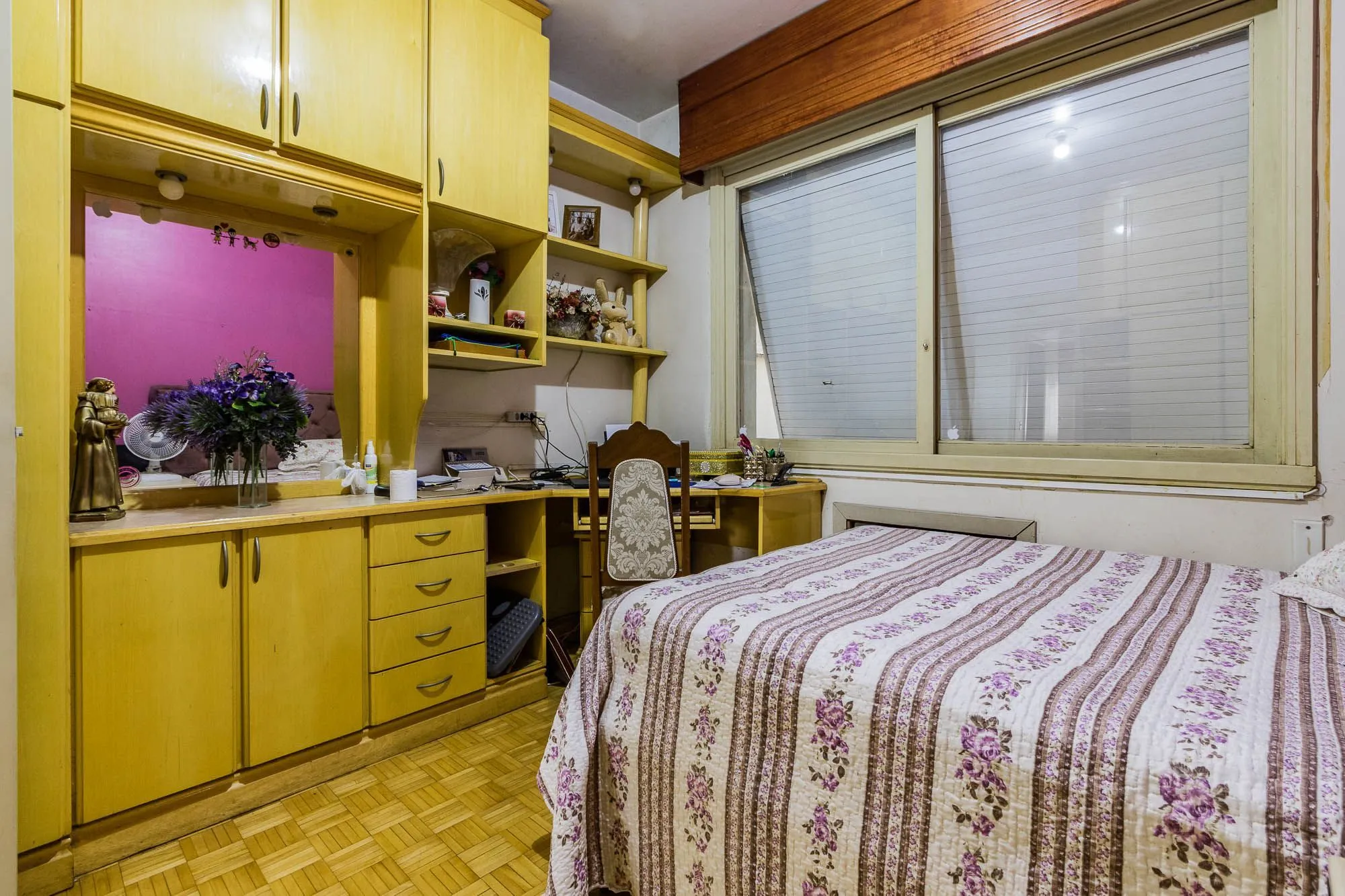 Imagem Apartamento de 3 dormitórios e 133m² à venda em Centro Histórico, Porto Alegre.