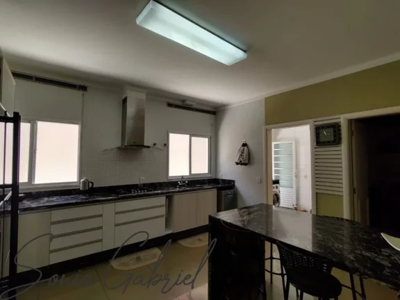 Imagem Casa de luxo em condomínio exclusivo em Vinhedo-SP: 3 quartos, 3 suítes, 3 salas, 6 banheiros, 5 vagas, 408 m². Venha conferir!