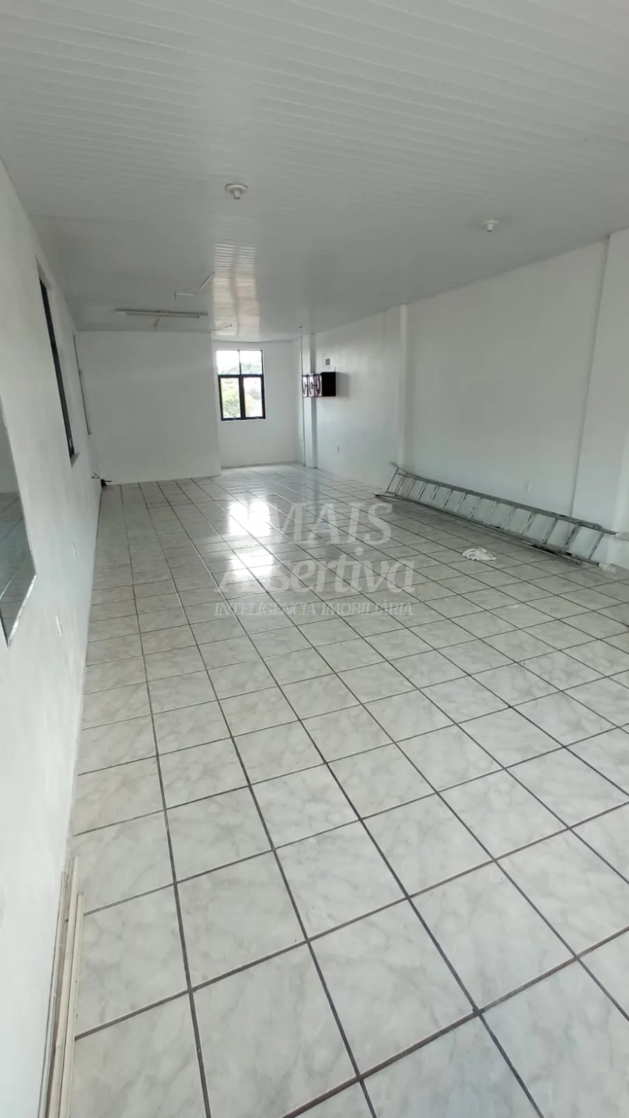 Imagem Sala comercial, térrea na Av. Coronel Travassos para locação