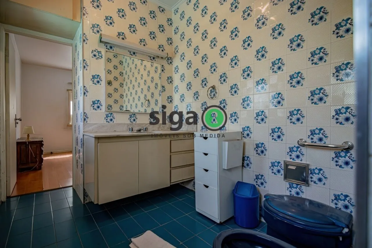 Imagem Casa a venda no Planalto Paulista, com 3 quartos e 6 vagas de garagem.
