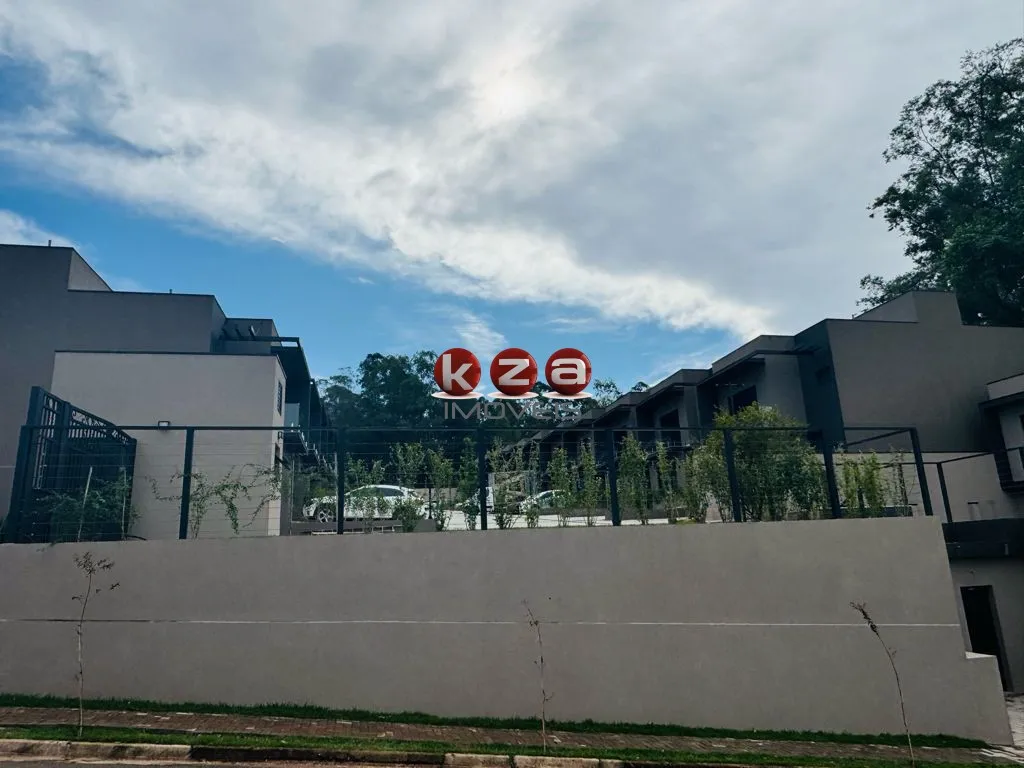 Imagem Casa de Vila à venda Próximo ao Colégio Porto Seguro em Valinhos-SP, 3 suítes, 2 salas, 4 banheiros, 2 vagas de garagem, 141m².