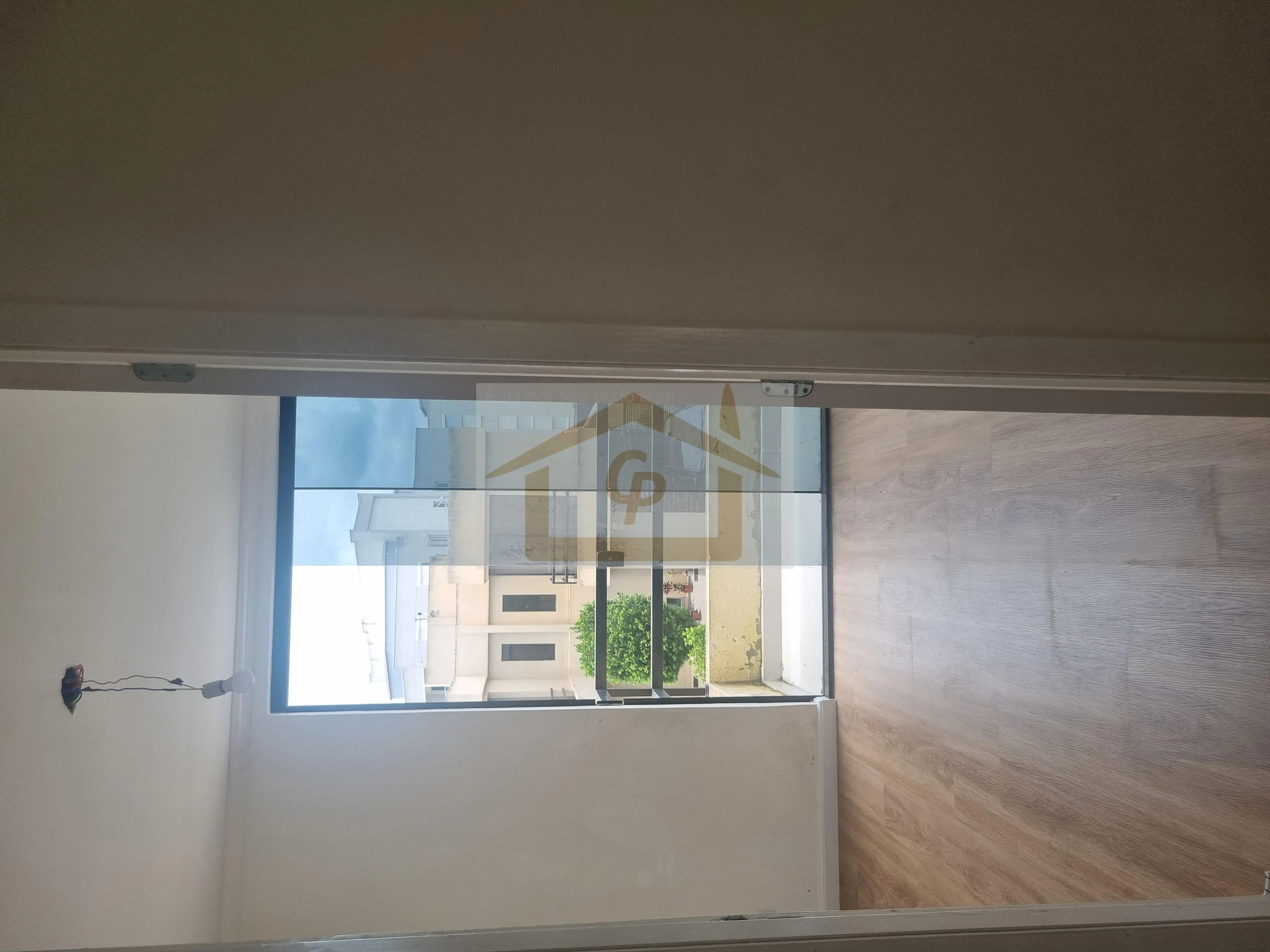 Imagem Pequeno Residencial, Casa com Duas Suítes, varanda, 2 vagas