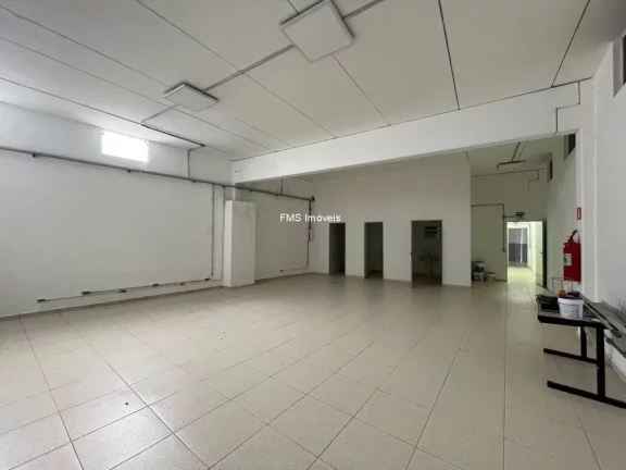Imagem Galpão com 650m2 para locação em Barueri - SP.