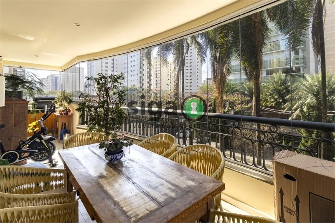 Imagem Apartamento de Alto Padrão com 4 Suítes e 5 Vagas em Moema.