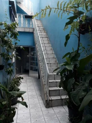 Imagem Imóvel amplo com 3 quartos, sendo 1 suíte, e 4 banheiros no total. garagem para dois autos, sala d...