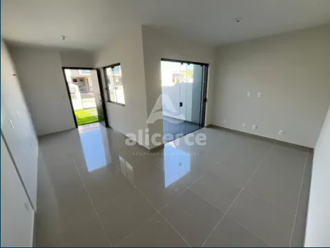 Imagem Casa à venda com 2 quartos , 47m² em Forquilhas São José